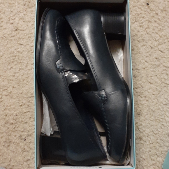 2 pairs of low heel shoes for $15 each - Picture 2 of 4